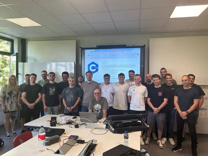 Live-Coding-Seminar mit externem Dozenten in der Programmiersprache C – Bild