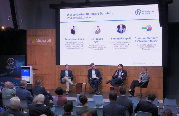 Technikerschule Neumarkt zu Gast bei der Podiumsdiskussion des „Bündniss für Bildung“ beim Digital Summit 2023 – Bild